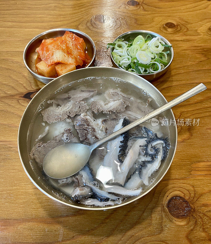 Beef Bone Soup, Korean Food牛肉汤